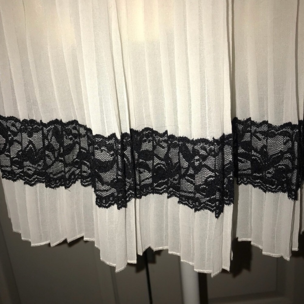 🖤Forever 21 skirt - Picture 3 of 5